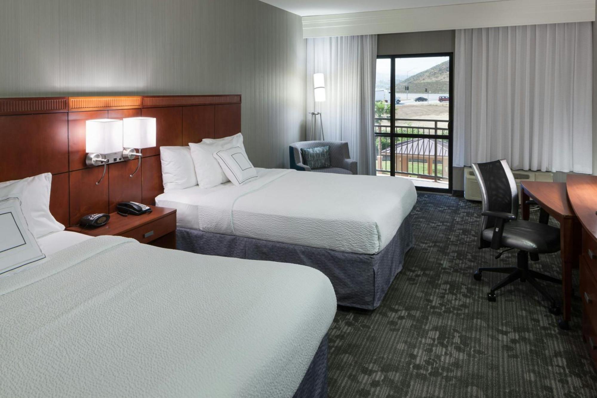 คอร์ตยาร์ด ซานตาแคลริตา วาเลนเซีย Hotel ภายนอก รูปภาพ